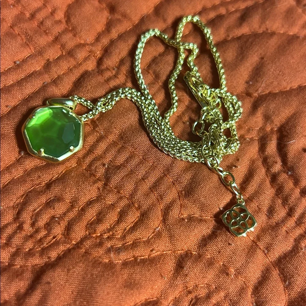 Kendra‎ Scott Davie Pendant Necklace in Peridot